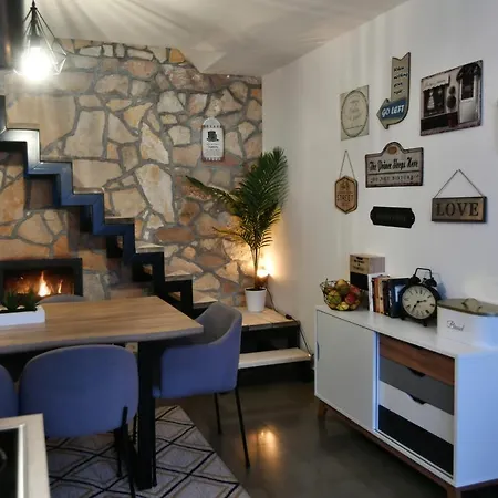 Robinson Crusoe Style House 
