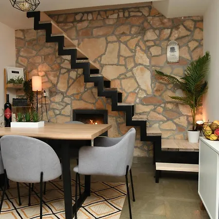 Robinson Crusoe Style House 