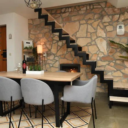 Robinson Crusoe Style House 