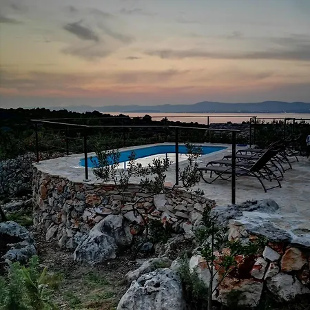 Robinson Crusoe Style House 