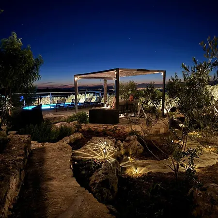Robinson Crusoe Style House 