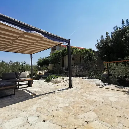 Robinson Crusoe Style House 