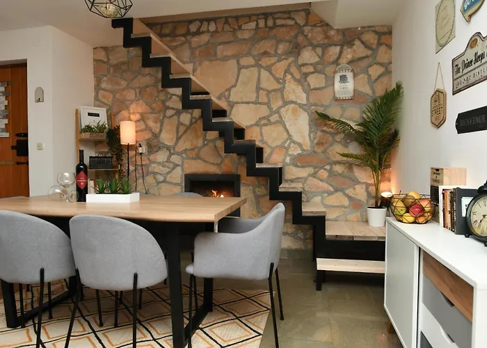Robinson Crusoe Style House 