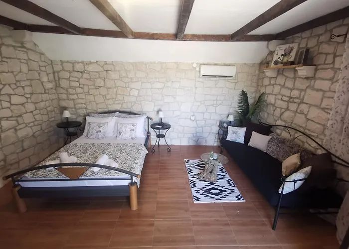 Robinson Crusoe Style House 